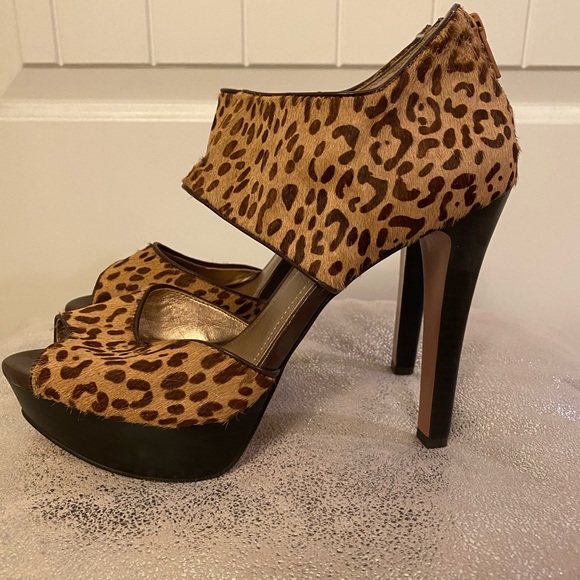 NEVER WORN : Women’s Leopard Pumps - Picture 3 of 5